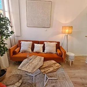  Appartement Sous Les Toits D'avignon France